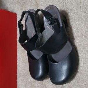 Dansko cute black shoes